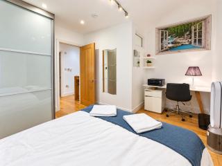 Peels Yard Central Henley Townhouse - 3