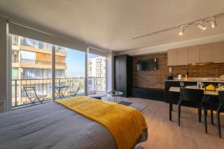 Chic Studio Retreat Steps from Costanera Center - 5