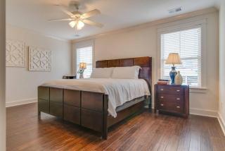 Modern 3 King Belmont Retreat with 2 Living Rooms Walk to Belmont & Vanderbilt Near Music Row The Gulch & 12th South 2 miles to Broadway Large Dining Table Smart TVs Parking 24 Hr Hospitality - 7