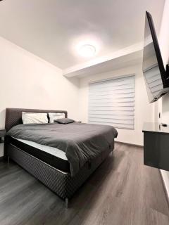Luxury Townhouse with Pool & BBQ - 8
