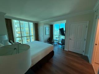 Signature at MGM Grand - One Bedroom Suite with Strip View and Balcony - 4