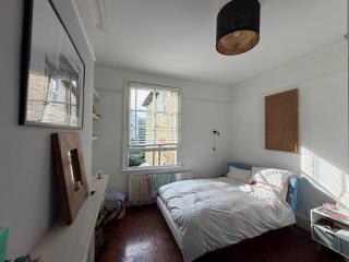 Characterful 1BDR Flat with Desk in Brixton Hill - 8