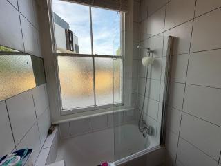 Characterful 1BDR Flat with Desk in Brixton Hill - 7