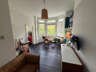 Characterful 1BDR Flat with Desk in Brixton Hill - 2