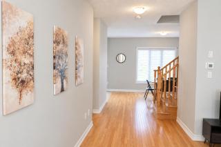 Charming GTA Retreat Near Airport and Wonderland - Brampton - 6