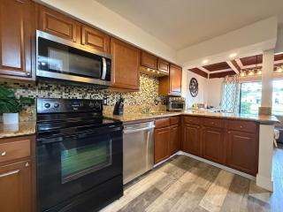 Lakeside Retreat 2 Miles from Universal Studios - 4