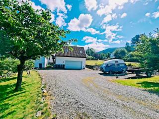 Bekkethun - Cozy Loft Retreat on Historic Grounds in Skånevik - 3