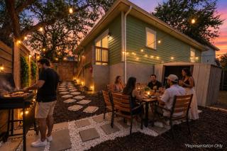 Cozy 2BR Guest House with Private Yard BBQ Sleeps 9 - Austin - 7
