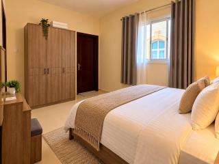 Cozy 1BR Apartment with Full Kitchen & Two Bathtub - 2