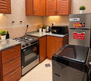 Cozy 1BR Apartment with Full Kitchen & Two Bathtub - 1
