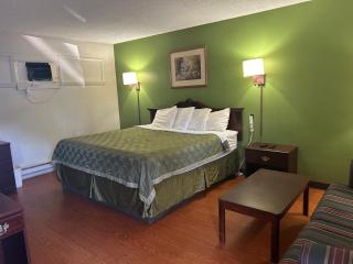 Gaslite Motel - 1
