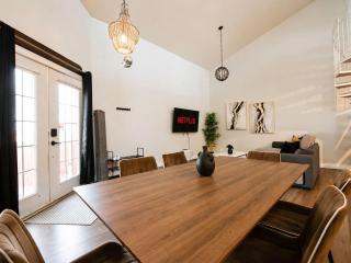 16 Ave 2BR Main Floor Minutes to Downtown Calgary - 7