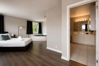 16 Ave 2BR Main Floor Minutes to Downtown Calgary - 1