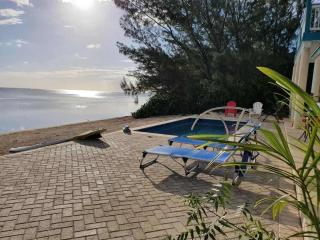 Works Wonders - Peaceful & Private 4 Bd Beachfront House with Pool - 8