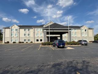 Quality Inn & Suites Mendota near I-39 - 9