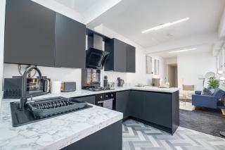 2 Bed Apartment, JQ Central Birmingham with Workspace & Fast WiFi by Homeservation - 9