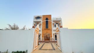 westrn palace - 0