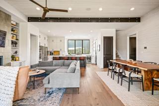 Luxe 3BR Lake Stay - BBQ - Firepit - Pickleball - 5