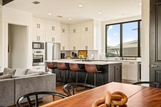 Luxe 3BR Lake Stay - BBQ - Firepit - Pickleball - 2