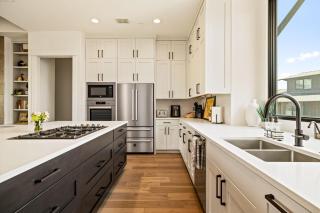 Luxe 3BR Lake Stay - BBQ - Firepit - Pickleball - 1