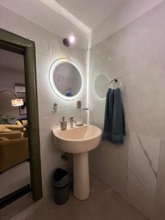 Luxury Two bedroom Apartment E-11 Islamabad- Wifi - Car parking - Iron - Netflix - 2