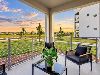 Homely Lakeview 3BR Condo with Waterpark - 7