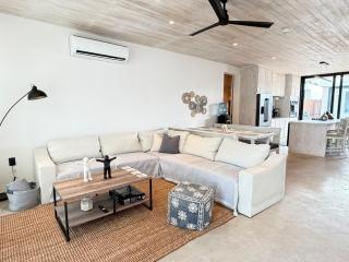 LuxVilla Modern Beachfront in the Village - 5