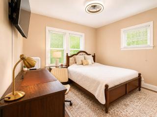 Glenwood Manor - Upscale Cleveland Heights Retreat - 9