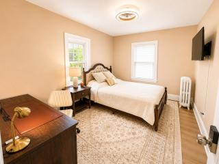 Glenwood Manor - Upscale Cleveland Heights Retreat - 7