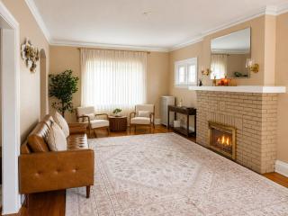 Glenwood Manor - Upscale Cleveland Heights Retreat - 6