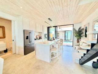 LuxVilla Modern Beachfront in the Village - 1