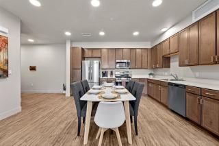 Reno 2BR 2 King Beds Pool & Gym - 4