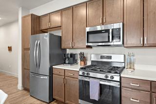 Reno 2BR 2 King Beds Pool & Gym - 3
