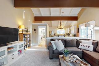 Charming condo with high-speed WiFi pellet stove pool & games - 4