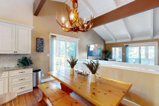 Charming condo with high-speed WiFi pellet stove pool & games - 3