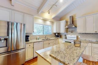 Charming condo with high-speed WiFi pellet stove pool & games - 1