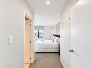 Modern 5BR 3BA NEW Home & 2km to Botanic Gardens 02 - 9