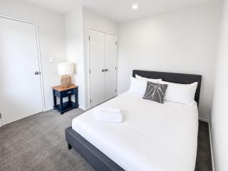 Modern 5BR 3BA NEW Home & 2km to Botanic Gardens 02 - 6