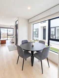 Modern 5BR 3BA NEW Home & 2km to Botanic Gardens 02 - 7