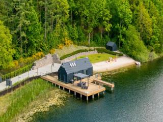 Holiday home with private lake and beach - 0