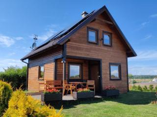 Large, comfortable holiday home with a garden - 0