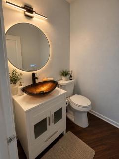 Luxury Lakefront 4BR - Corporate & Extended Stay Friendly -  - 7