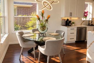 Luxury Lakefront 4BR - Corporate & Extended Stay Friendly -  - 1