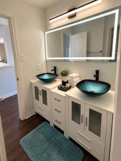 Luxury Lakefront 4BR - Corporate & Extended Stay Friendly -  - 6