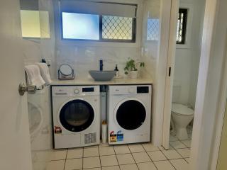 Lakefront Retreat Hervey Bay - 7