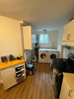 Entire 1BR, Office, Parking & Garden Access aprtm - 3