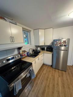 Entire 1BR, Office, Parking & Garden Access aprtm - 7