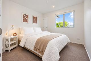 Central 4BR Brand New Home with free parking - 8