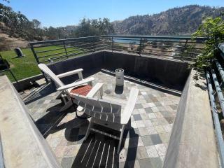 Serene Millerton Lake Villa w/ Panoramic Lake View - 1