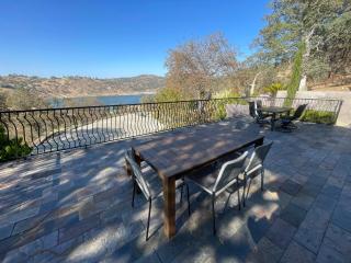 Serene Millerton Lake Villa w/ Panoramic Lake View - 7